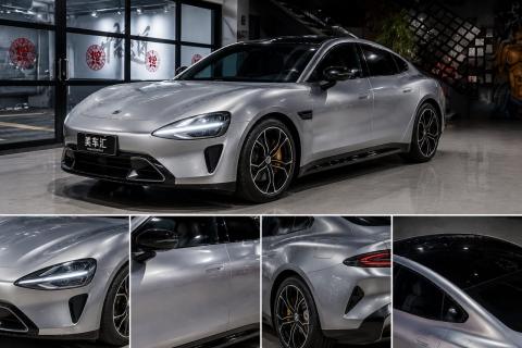 银色锋芒覆盖下的小米SU7，展现未来座驾的冷峻质感