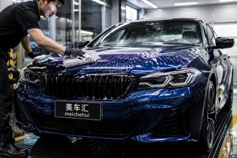 车衣贴完就完事？日常养护的3个关键动作 - 汽车贴膜知识配图